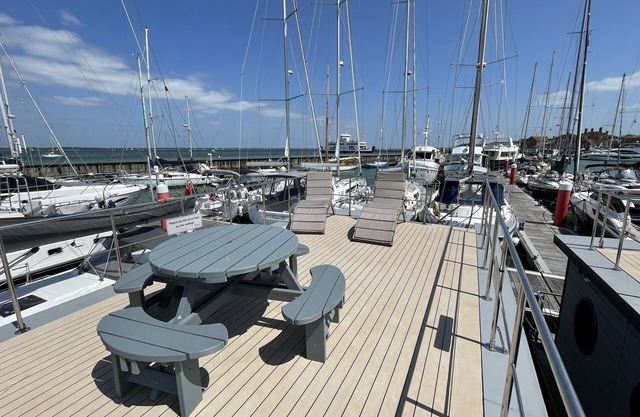 Yarmouth Waterlodge Floating Apartment (Solent Serenity), Waterlodge 1