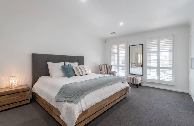 Yarra Valley Escape, (In-House Transfers & Wine Tours available)