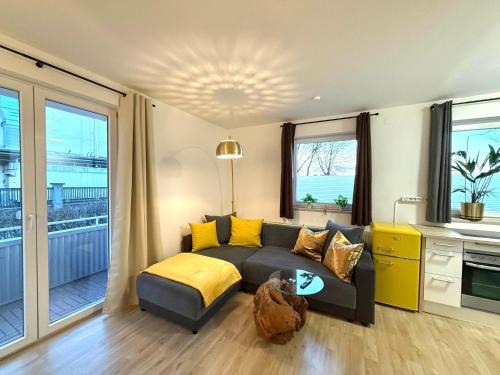YAY - 65m2 Apartment am Bahnhof - Smart TV - Internet - Kaffee - Waschmaschine - Trockner