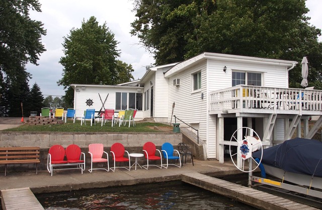 Year round Lake home w/wonderful frontage, nice yard w/fire pit, home theatre