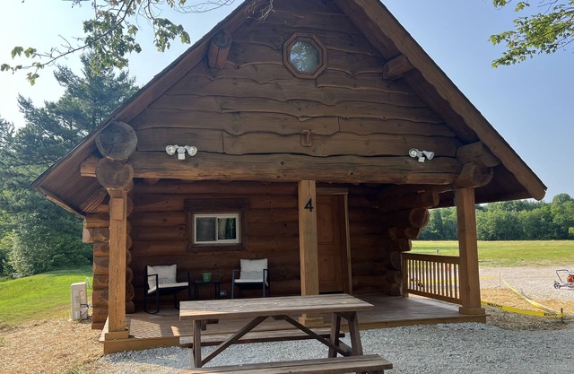 Yellow Banks Log Cabin With Waterfront Views