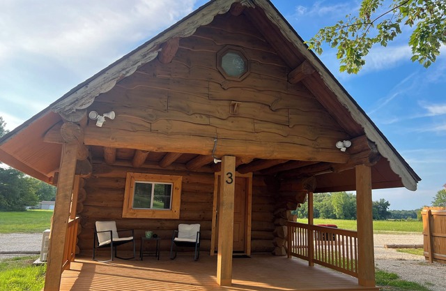 Yellow Banks Log Cabin With Waterfront Views