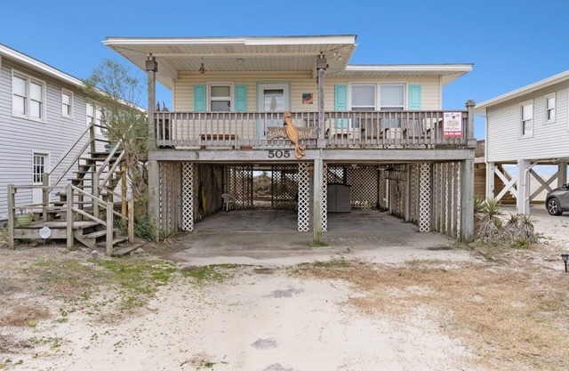 Yellow Bird: Retro 1965 Oceanfront Beach Cottage!