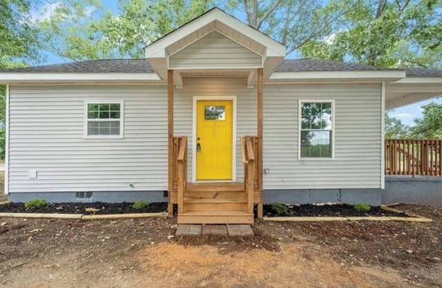 YELLOW DOOR 2 BEDROOM COTTAGE