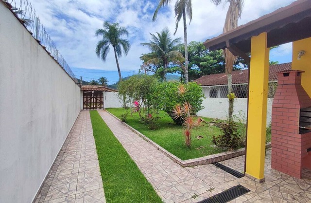 Yellow Shelter, Feet in the Sand. Next to the Marina. Canton of Indaiá Beach