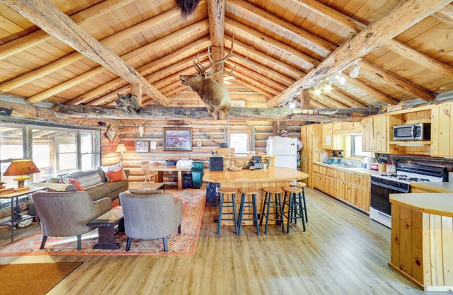 Yellowstone Cabin Getaway Near National Park