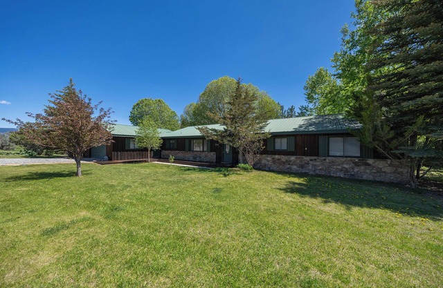 YELLOWSTONE EXECUTIVE RIVER RETREAT