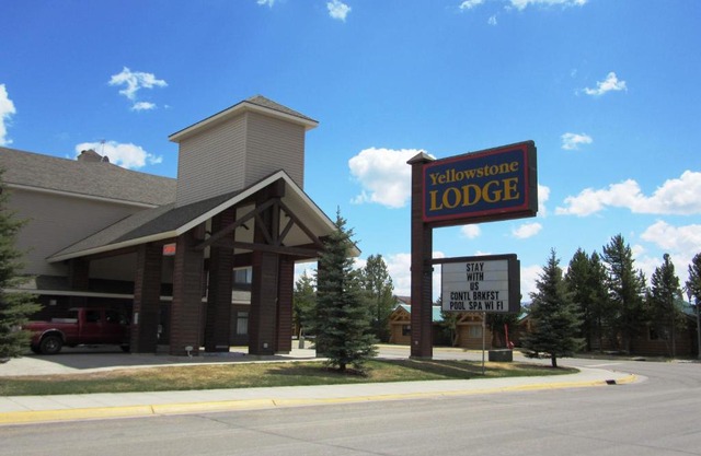 Yellowstone Lodge