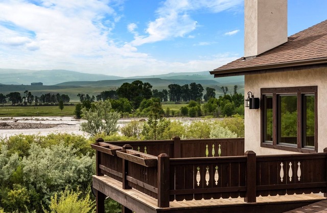 Yellowstone Manor:Livingston