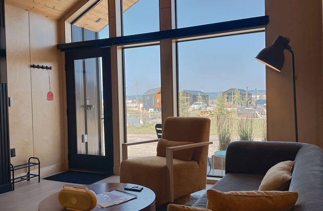 Yellowstone Peaks Hotel