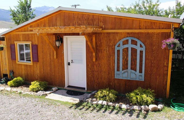Yellowstone's Treasure Cabin #2, few min drive to Yellowstone Park