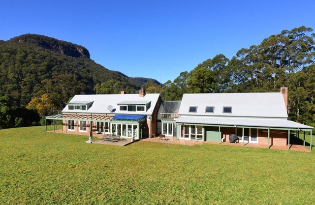 Yeola - Lush location with river access!