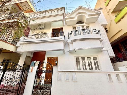 Yepplo Holiday Home - BANGALORE - 3BHK Private Villa with complimentary breakfast