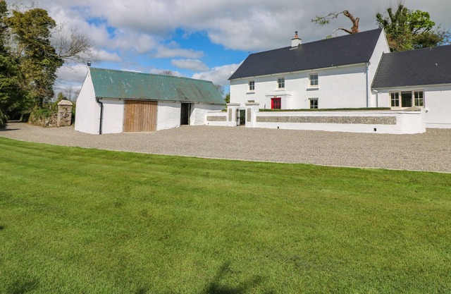 YEW TREE HOUSE, pet friendly in Enniscorthy, County Wexford