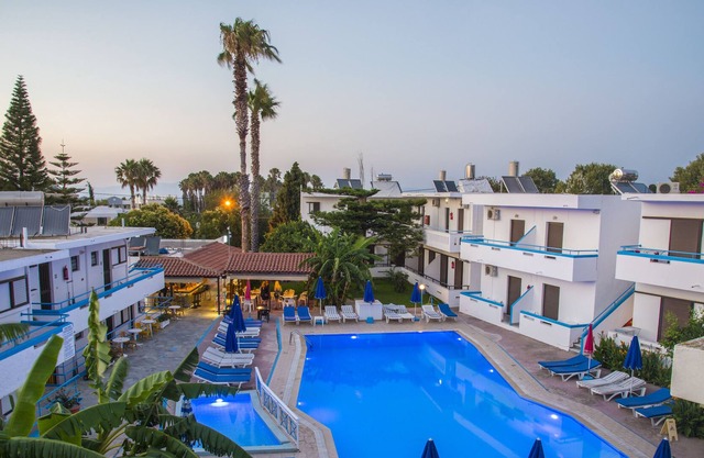 Yiannis Yard Studios & Apartments