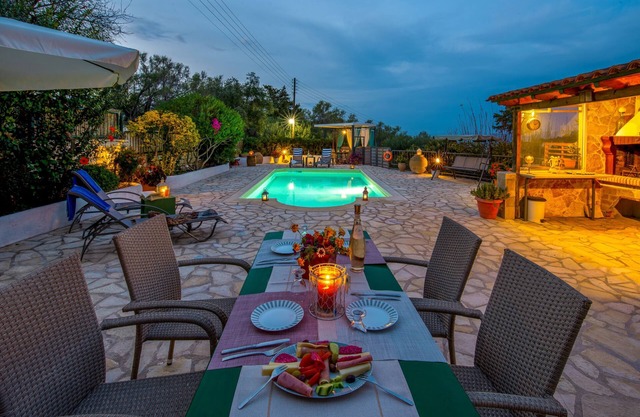 Yiotta: Amazing views of Lakka, private pool, WiFi