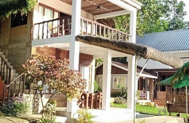 Yolly‘s Lake House Caliraya.