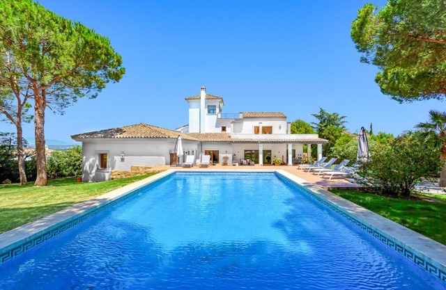 YOLO Spaces - Sotogrande White House Villa