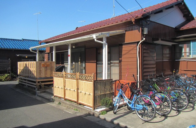 You can experience the town which is traditional Japan and a modern beach!