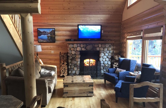 YOU'VE ARRIVED! Beautiful Log Cabin! Business License #16786