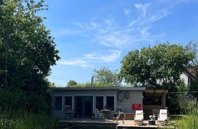 You've found it! Pedro's Shed. A hidden Gem in Suffolk! With Pool.