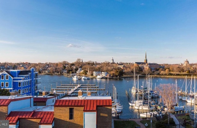 You will surely appreciate the convenience of off-street parking and the proximity to everything in Eastport and downtown.