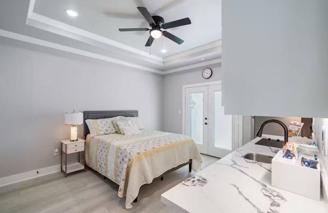 Your 2024 Ideal Studio Near Medical Ctr & Downtown