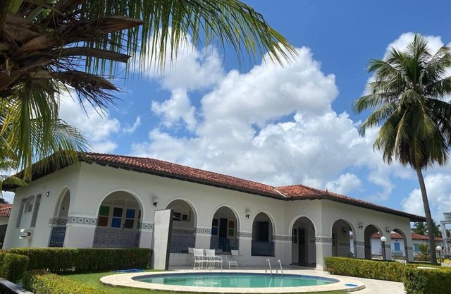 Your family vacation paradise with pool, palm trees and garden