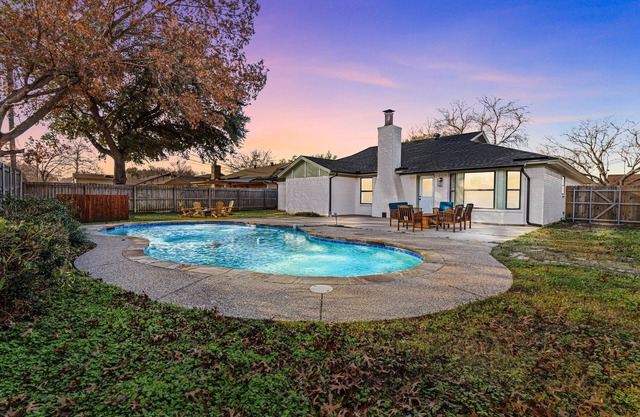 Your Golden DFW Escape - Large Pool, Sleeps 10