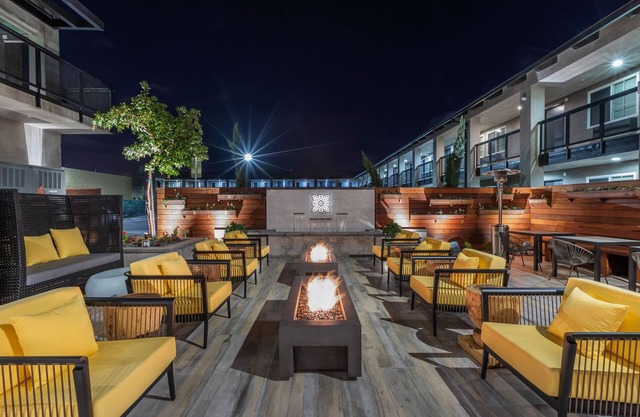 Your Home Away From Home! 2 Gorgeous Rooms, Courtyard w/Fire Pits, Parking!