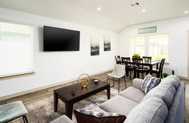 Your Houston Getaway - Fresh & New 3/2
