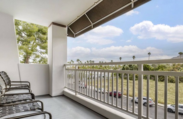 Your Ideal Getaway! Stunning Room w/ View | Living Area + Kitchen