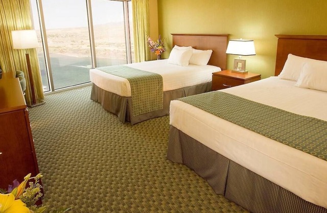 Your Laughlin Adventure Starts Here! 2 Spacious Units, Onsite Dining, Gambling!