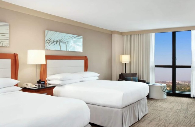 Your Miami Retreat - Close to Airport and Conventions! Free Airport Shuttle