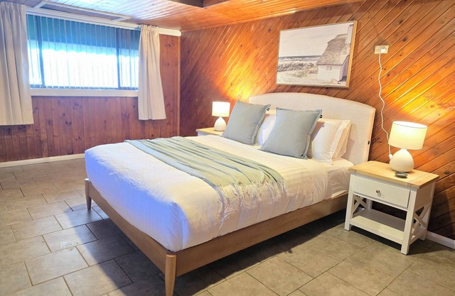 Your own peaceful garden retreat with private entry in a shared home