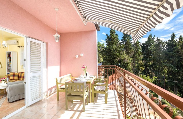 Your perfect holiday starts here! Lovely Apartment Villa Madalena, ISLAND HVAR