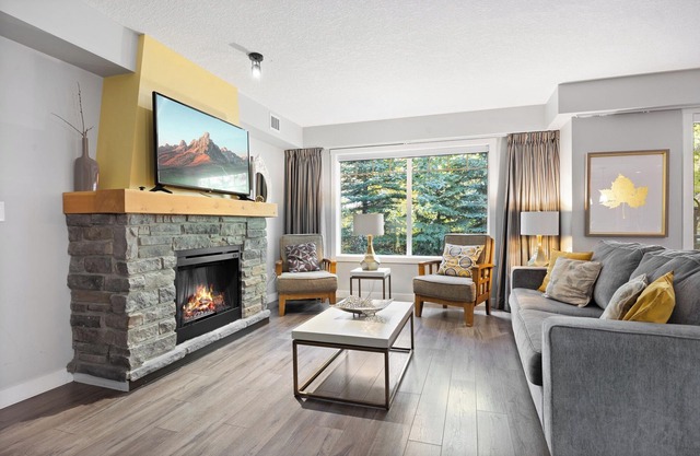⛰️Your Rocky Mountain Getaway Awaits! Pet friendly!⛰️ close to Banff, pet friendly