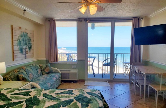 Your Slice of Paradise! Spectacular Views of Ocean, Beach, City on 8th Floor-Smart TV-DVD-FREE WIFI!