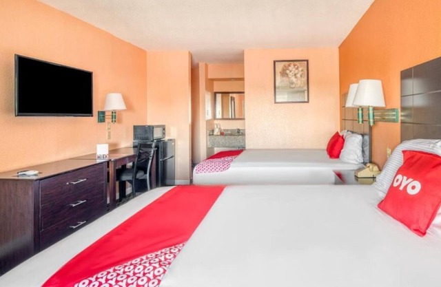 Your Stylish Texas Getaway! 2 Relaxing Units, Free Parking, Pets Allowed!