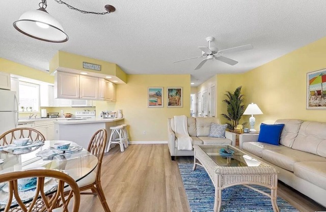 Your Sunshine Escape: 6-Minute Beach Walk from Quiet Community