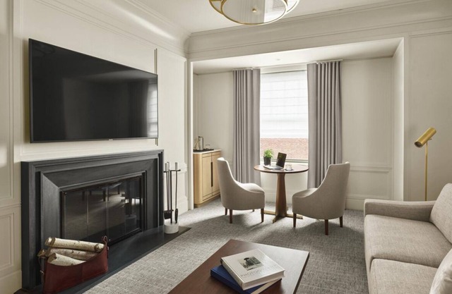 Your Ultimate Leisure Stay Near Prudential Tower! Fireplace, Pets Allowed