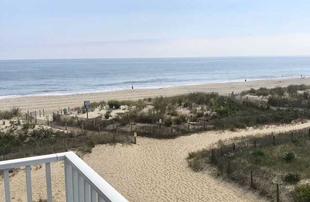 Your Vacation Paradise! Ocean Front! Pets Welcome! Off Season Weekends!