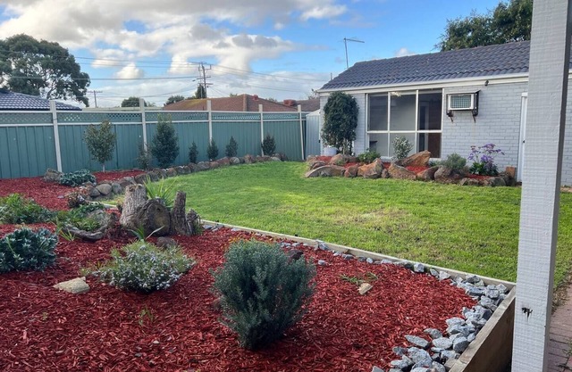 Yours 3 bedrooms house - Granny Flat Close to Parkn