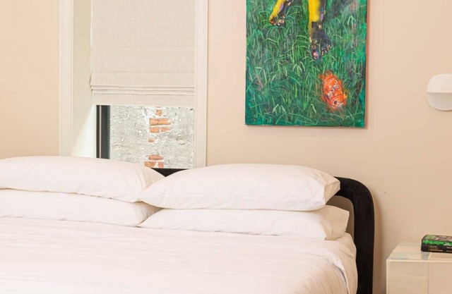 Yowie - Suite 305 Queen Studio