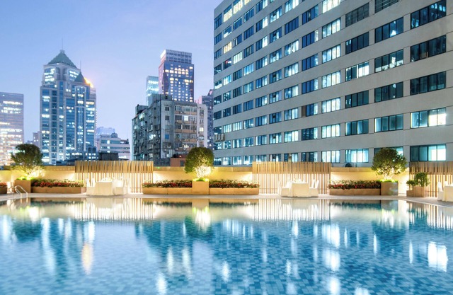 Yuexiu Hotel Guangzhou,Curio Collection by Hilton-Free shuttle between hotel and Exhibition Center during Canton Fair & Exhibitor Registration Counter