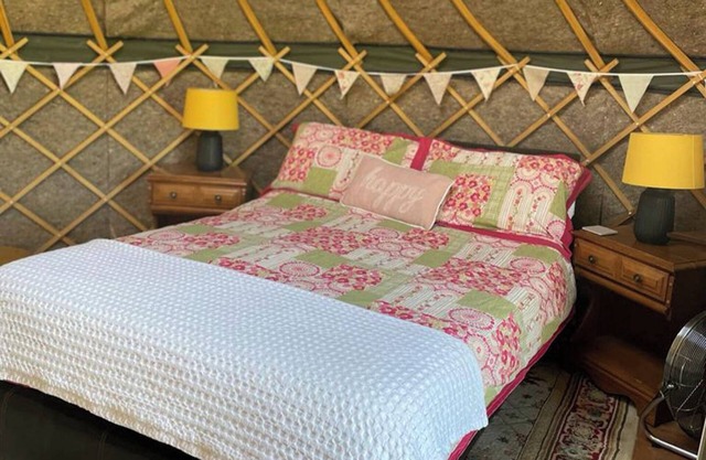 Yurt - Sleeps 2 - Garden - Parking