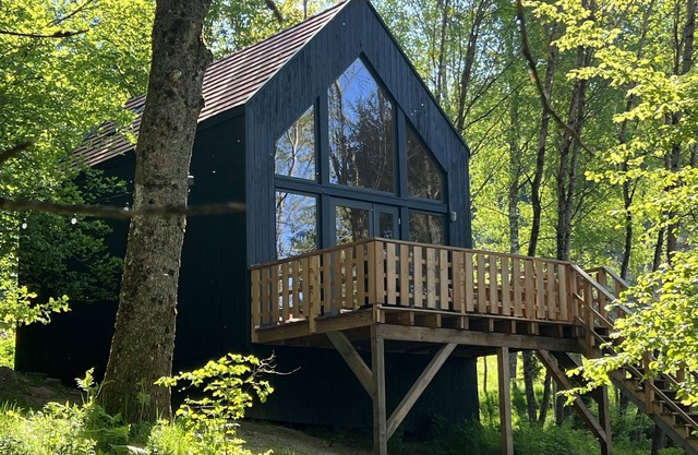 Z 2 Lodge - Contemporary living in a green setting.