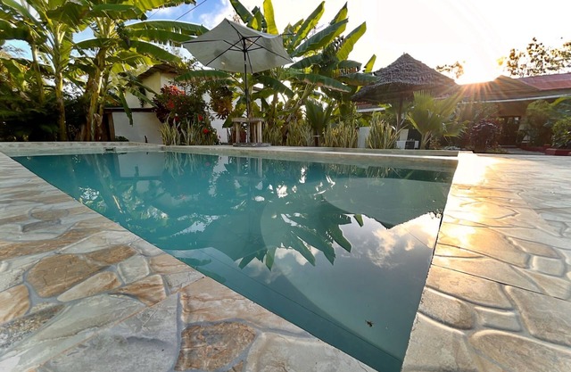 zanzllywood hotel and apartments