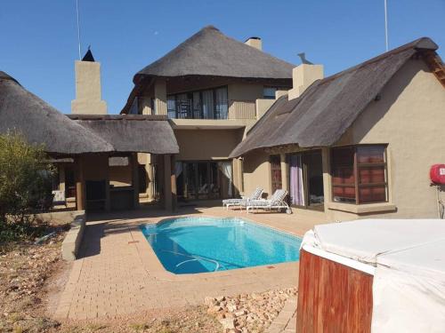 Zebula Golf and Wildlife Estate - Mountain Retreat Pax 8 -Moi Signature Luxury villa