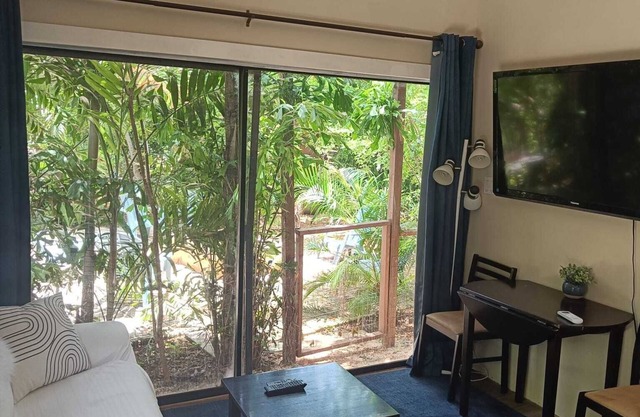 Zen Eden 1-bedroom in Savannah with WiFi, AC, close to beach and shopping